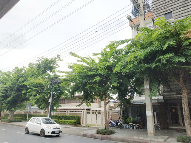 ตึกแถว-อาคารพาณิชย์ ขาย Office-and-Airbnb-investment-BangPhlat-BAngkok, good-for-Airbnb-daily-rentals, เหมาะทำตึกแถวปล่อยเช่ารายวัน อาคารพาณิชย์ทำเลทอง-บางพลัด ฝั่งธนใกล้BTS