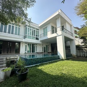 ขาย บ้านเดี่ยว ใจกลางสุขุมวิท71 พร้อมสระว่ายน้ำ Sukhumvit71SinglehouseforsalenearBTSPhraKhanong, withpoolvillaSukhumvit71 พร้อมสวนส่วนตัว